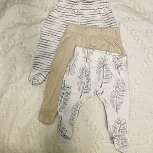 3-Pack Organic Cotton Footed Pants /
Jumbo Leaf Sage / Newborn